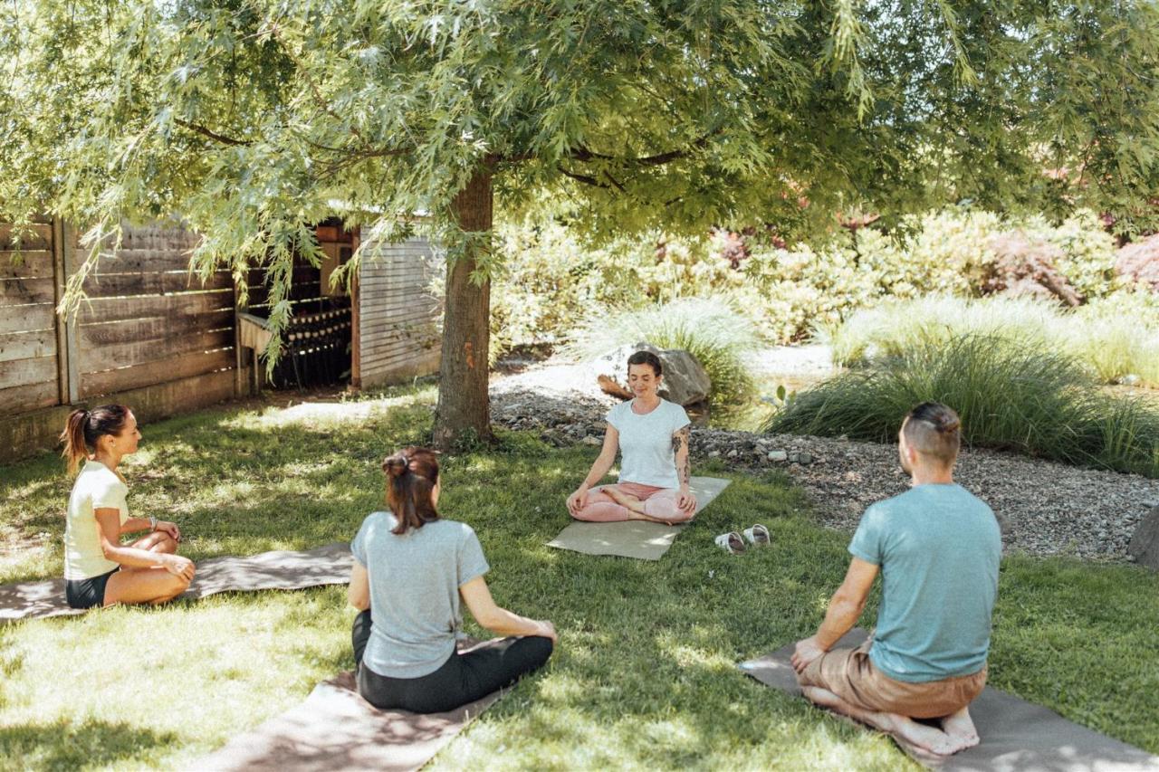 Biohotel Theiner'S Garten Лана Екстериор снимка